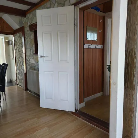 Jusdor Six Bed Lovely In Filton
