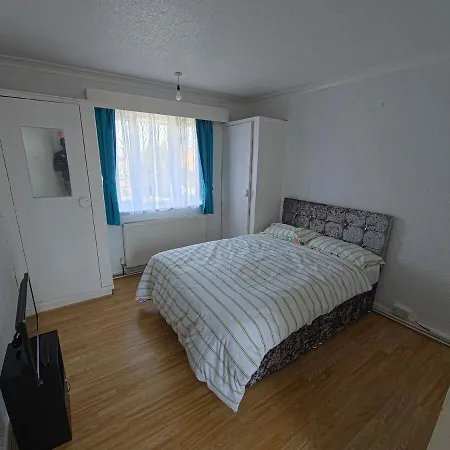 Jusdor Six Bed Lovely In Filton *