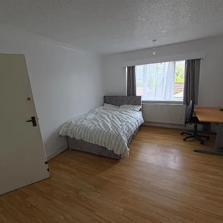 Jusdor Six Bed Lovely In Filton