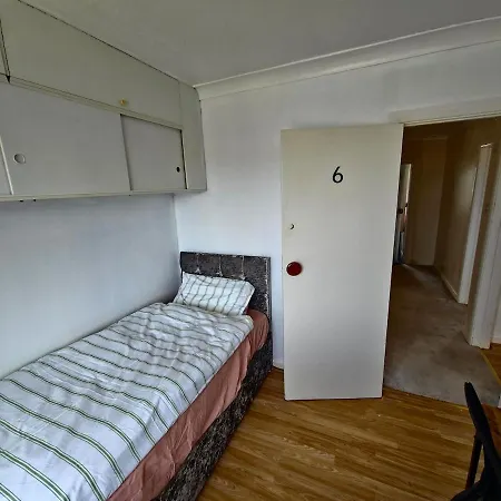 Jusdor Six Bed Lovely In Filton