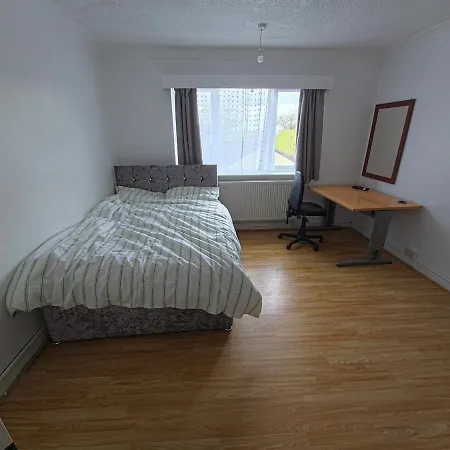 Jusdor Six Bed Lovely In Filton