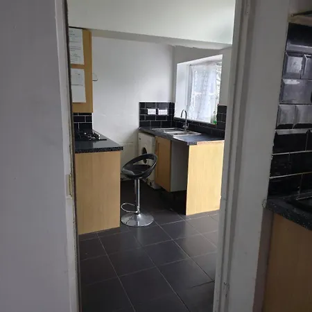 Jusdor Six Bed Lovely In Filton